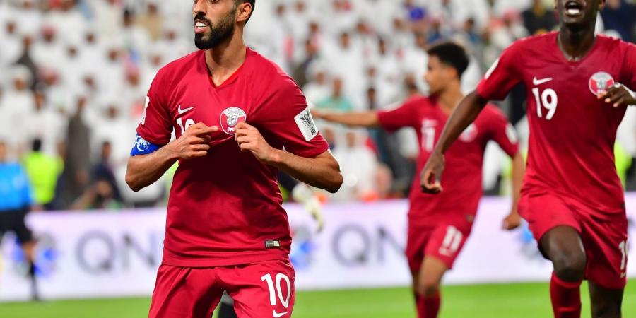 مشاهدة مباراة الإمارات وقطر في تصفيات كأس العالم 2026 - ستاد العرب